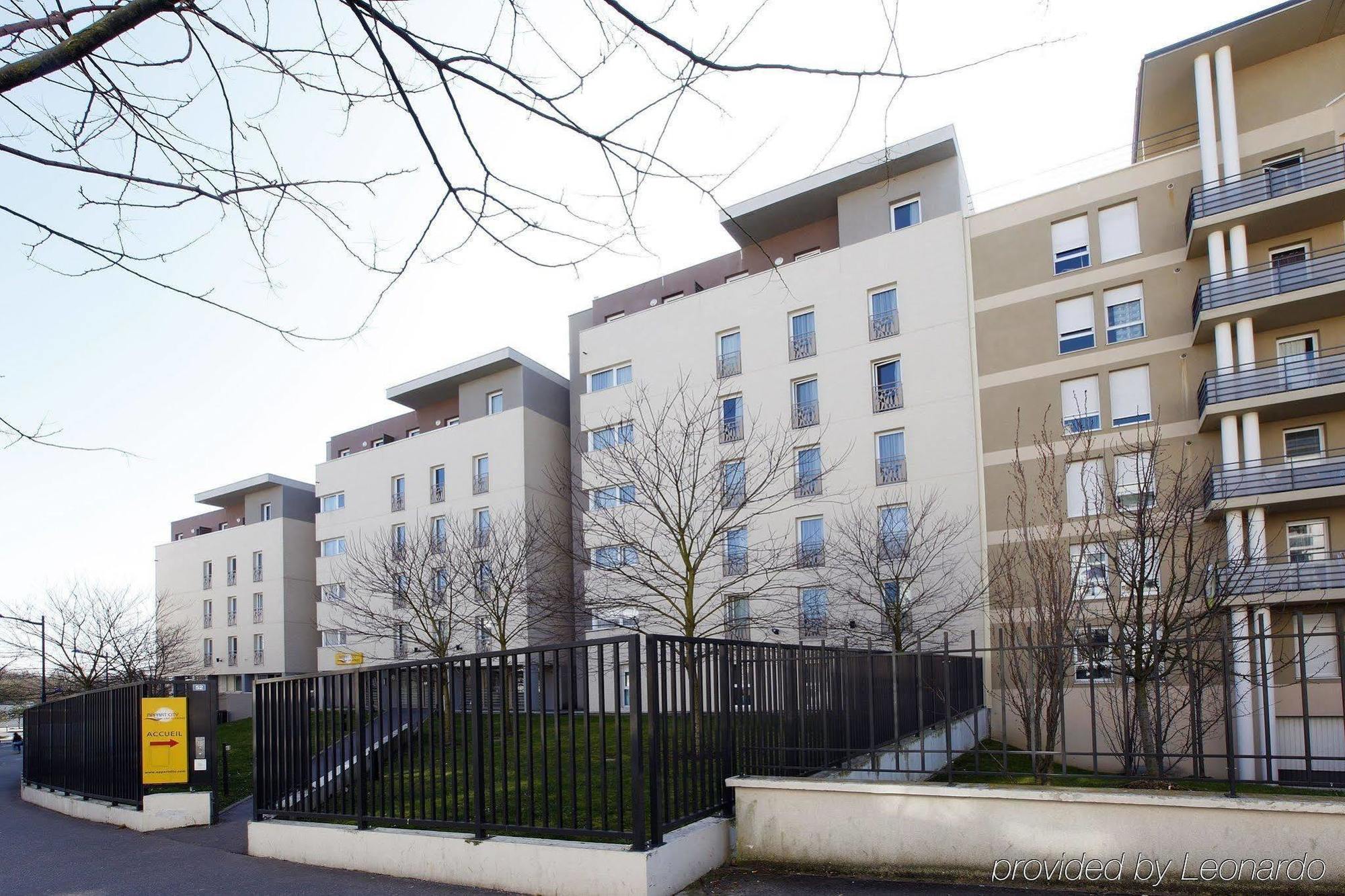 Appart'City Pontoise Cergy-Le-Haut Exterior foto